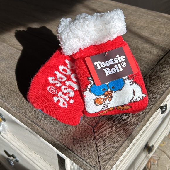 🆕 Tootsie Roll Pop Limited Edition Sherpa Socks - Picture 3 of 16